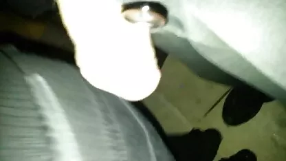 Poussin se pencher et profiter de la pénétration video gay boy du cul