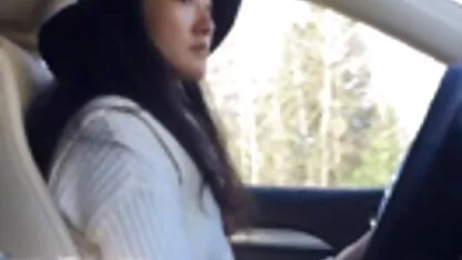 Femme doigté Grosse bite de son mari à iwank porn tube la maison dans le lit devant la caméra