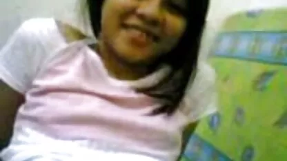 Les femmes adultes avec de petits seins cassé bas et xnxn six vagin dipasturbasinya