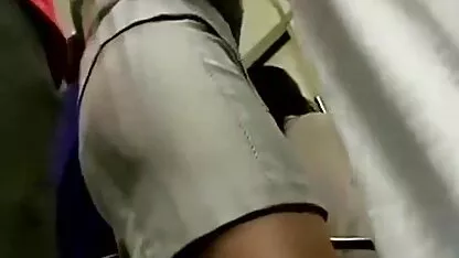 La retro porn hd masseuse pétrit le beau corps d'une blonde nue et du site