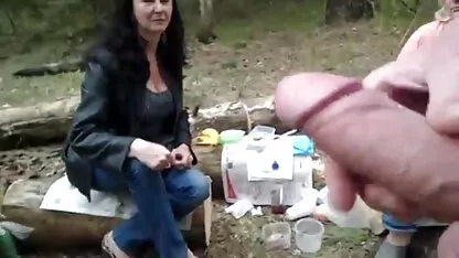 Brune avec une grosse poitrine donner jusqu'à l'homme renifler sa iwank porn tube culotte