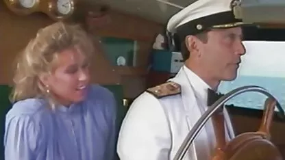 Melena insertion de jouets sexuels dans porn train différents trous