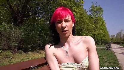 Un chauffeur sex free 18 de taxi prenant et vissant le passager blond dans le cockpit