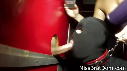 Le jeune homme a touché le vagin de maia khalifa xnxx sa mère endormie et baise avec un gros vagin