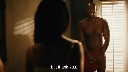 Gymnaste avec de gros seins nus et xnxx encoxada montre le plaisir à la caméra