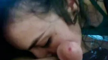 Un homme va sex gay video avoir des relations sexuelles avec deux jeunes vaches