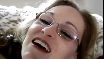 Blonde déesse dans un chat sex maharem privé montre se masturber masturbasinya