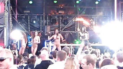 Les déménageurs apportent une femme adulte un nouveau canapé et la xnxx maria baisent