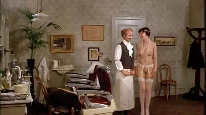 Deux personnes de frresex L'eau une mince fille et baise dur dans le rectum