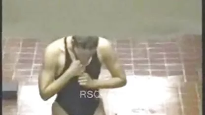 Séduisante médecin en bas xxnxxx blancs enseigne à une fille à faire de l'auto-satisfaction