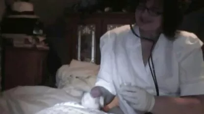 Fille russe montre sa chatte humide et accepte de xxnx massage payer la dette