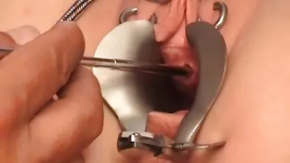 Blonde avec mirella csikis de gros seins écarte ses jambes pour des prix en espèces