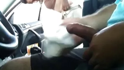 Deux travailleurs réparant le vagin de mature anal video la fille rousse et au lieu de la machine à laver