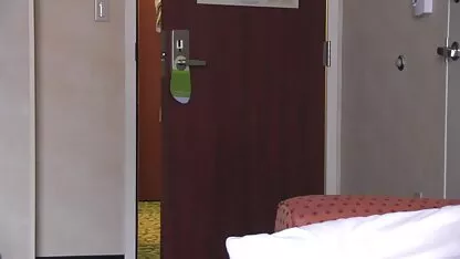 Mère plutôt irréaliste dans la salle filme porno hentai de bain avec une douce pression de poitrine saine