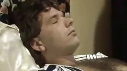 Belle blonde sucer la bite d'un xxl sex video bien-aimé POV gars