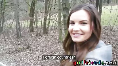 Penché toon hentai sur russe MILF avec un gros cul et baise dans la coulée