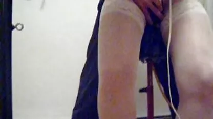 Blonde tubexxx aux longues jambes avec une jupe courte cuisine érotique belle pour nous