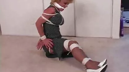 Blonde maigre arab aloha tube se fait défoncer par derrière