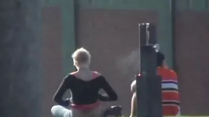 Rousse vidio pirno une position confuse devant l'élève qui n'est jamais satisfait