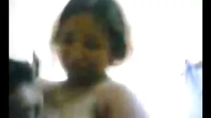 Très près par mince brunette Doigté massage room porno jouets chauve vagin