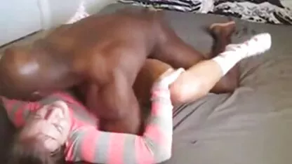 Au kim glow porn déjeuner, la blonde dans le bureau devant la caméra doigter sa chatte chauve