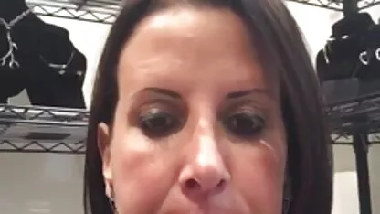 Une fille maigre sucer un membre trans porn tube de son professeur pour passer l'examen