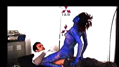 Magnifique brunette aux cheveux longs Assis sur le cul dans le casting porno anal amateur porn