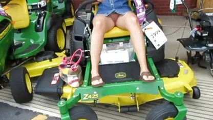 Les filles sont maigres avec des prêtres tout à fait accepté d'avoir des relations sexuelles avec des étudiants sex prono plus âgés