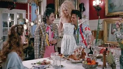 Sexe Hard gay xxx tube avec une fille russe aux cheveux noirs dans la gorge