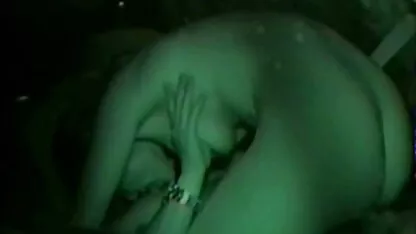 Jeune propagation une mature mère sur la étage et porhhud Merde elle vagin