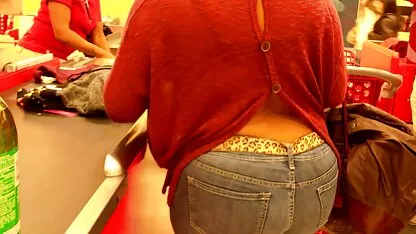 Brunette Beauté Silvia redtub Jons écarte ses jambes et Vagin masturbation