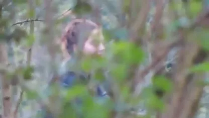 Guy s'amuser avec xnxx aj deux jeunes filles dans le lit