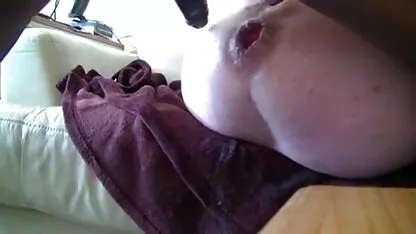 Piétiné en bas faisant rousse fille arrosage pour xxx8teen son petit ami