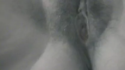 L'amour baise une belle brune dans le vr porn gay cul et gémit