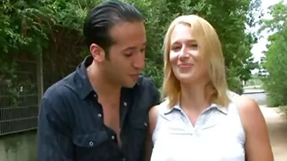 Brunette russe faisant l'amour devant un xnxx mamy ordinateur portable