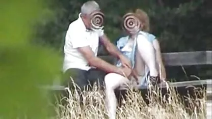 Bête rousse babe a décidé de jouer devant porno thai la caméra vidéo