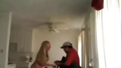 Fille avec des lunettes et des bas noirs sex free live sexy baise à la maison