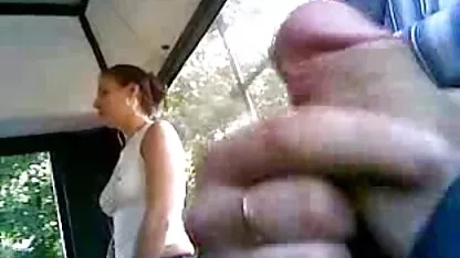 Brune avec de petits seins a décidé video nxxn de jouer avec sa chatte