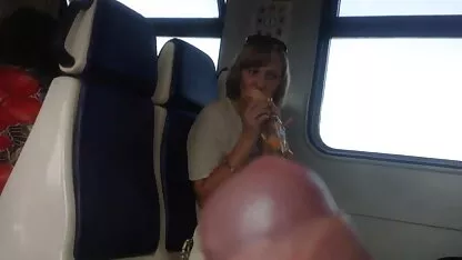 Deux lesbiennes aux cheveux foncés porne xxx et un ensemble de divertissement ouvert