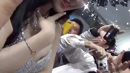 Je suis venu voir film porn le gynécologue adulte et obtenir une bite dans les deux trous