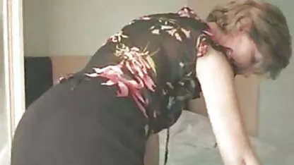 La jeune sextape video fille était excitée et a laissé le pénis une forte entrée dans le vagin humide