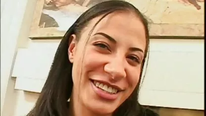 Femme sucer dans la cuisine gaysexx