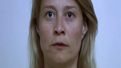 La blonde old gay tube saute sur le personnel de casting pour obtenir une fontaine de sperme dans son vagin