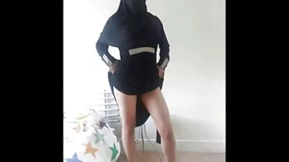 L'homme a frappé sa mère et boxtrucksex l'amener à l'orgasme sur le canapé