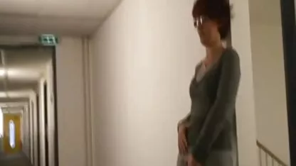 Pour l'argent dépensé au restaurant, la femme paie le sexe de son gay porn hd mari