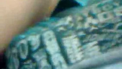 Lunettes fille chaude de la lecture du livre et vaginale Branlette vr xxx