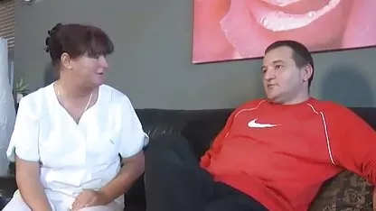 Mère bon marché coulait porn snake d'un membre des enfants de sa vie adulte