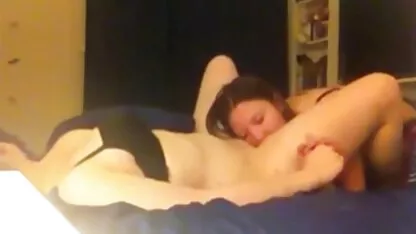 Chatte bronzée avec de gros seins sucer la xxnx16 bite et le cul coller