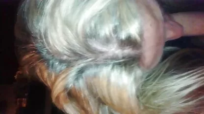 Je donne un verre à la fille gaysex hd russe aux cheveux roux et la répand sur le sexe sans problèmes