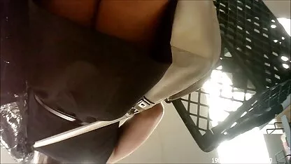 Bbw avec une forme video porno coqnu incurvée qui satisfait un bébé